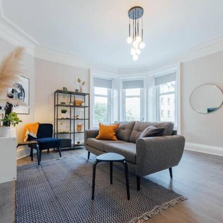 Stylish Stirling Apartment - Free Parking Bagian luar foto