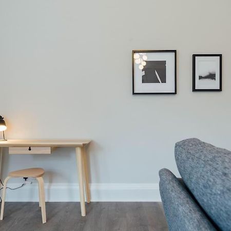 Stylish Stirling Apartment - Free Parking Bagian luar foto