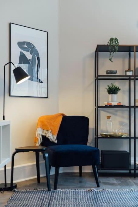 Stylish Stirling Apartment - Free Parking Bagian luar foto