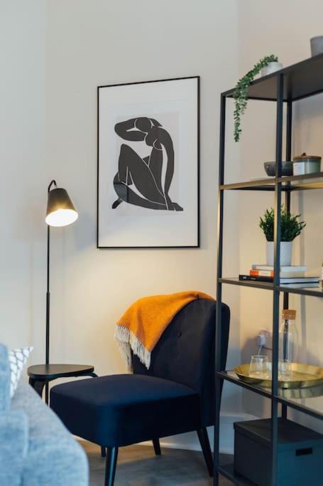 Stylish Stirling Apartment - Free Parking Bagian luar foto