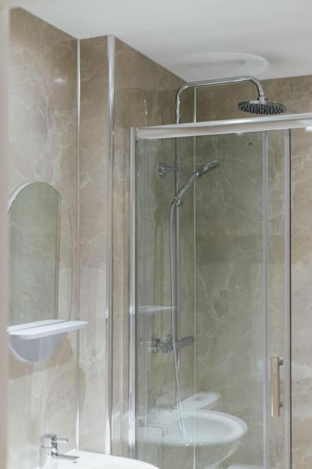 Stylish Stirling Apartment - Free Parking Bagian luar foto