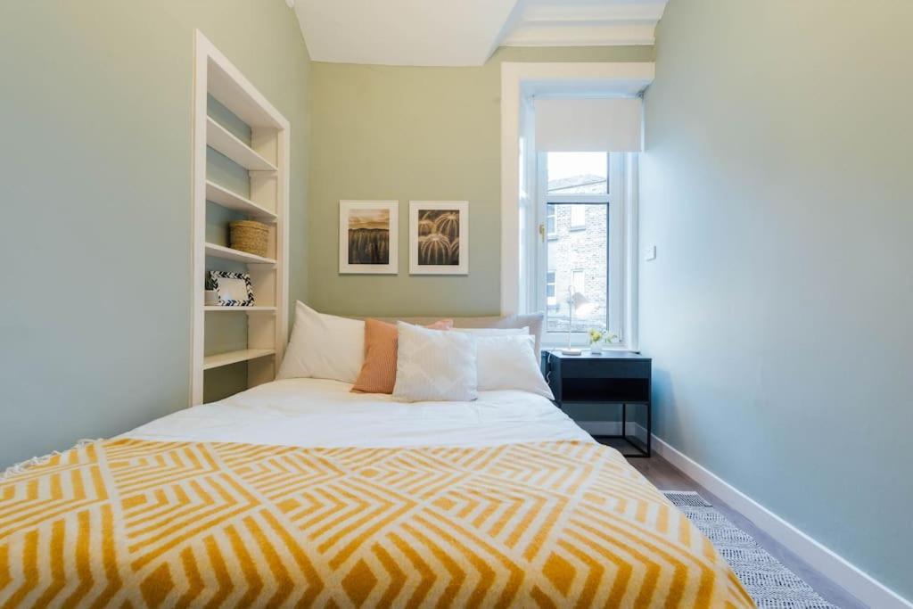 Stylish Stirling Apartment - Free Parking Bagian luar foto