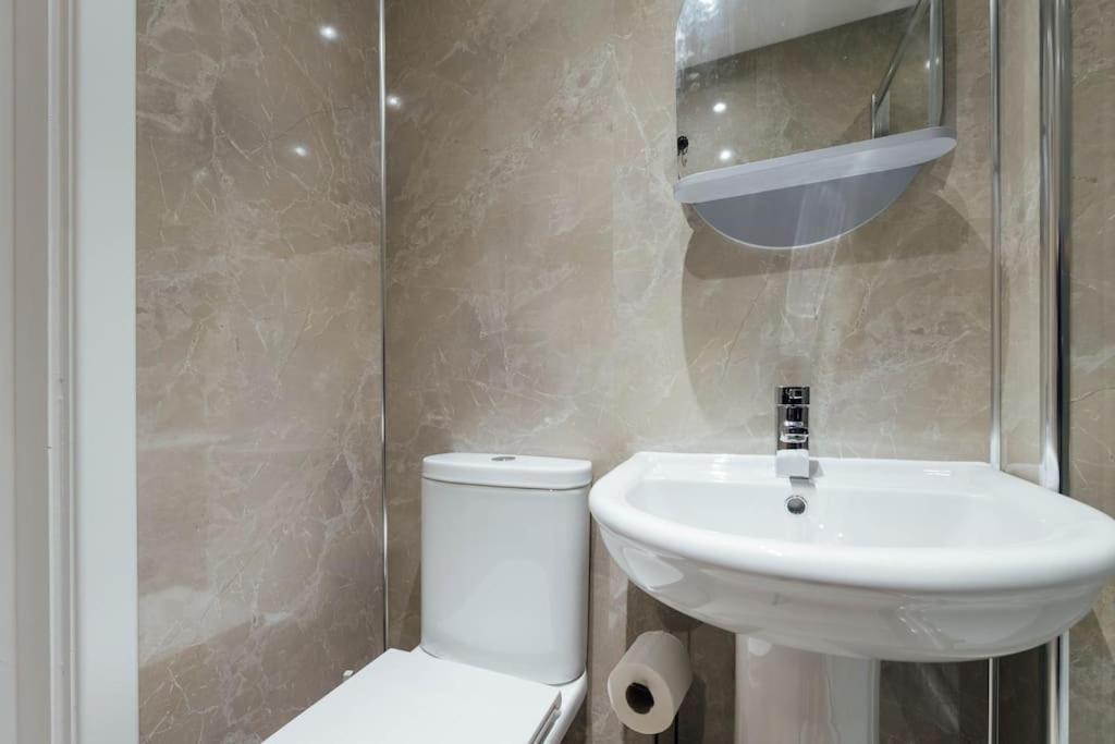Stylish Stirling Apartment - Free Parking Bagian luar foto