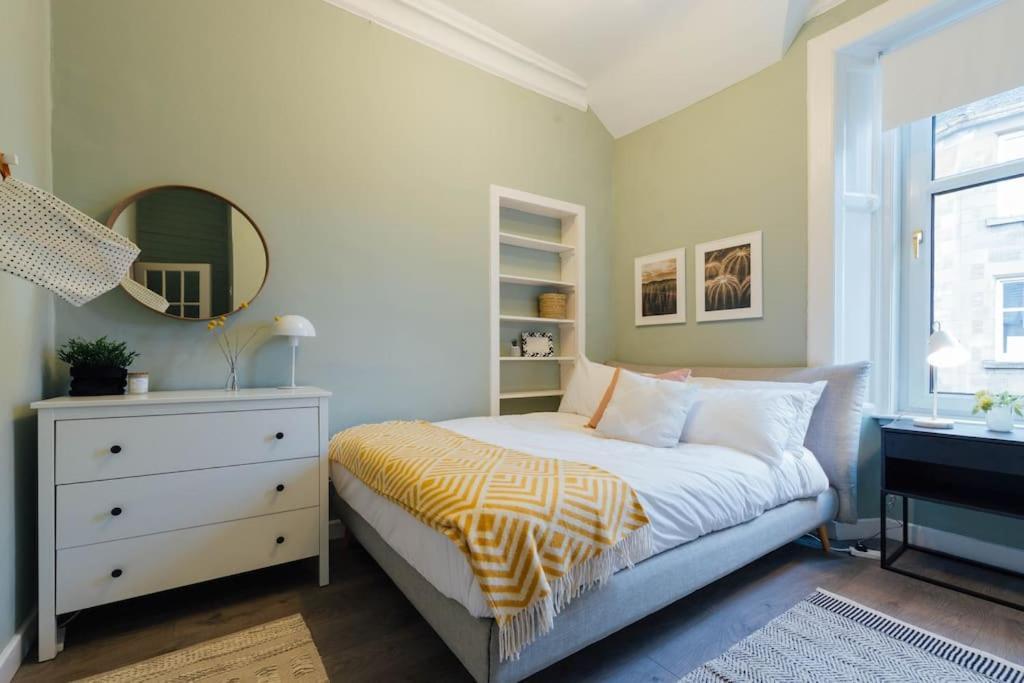 Stylish Stirling Apartment - Free Parking Bagian luar foto