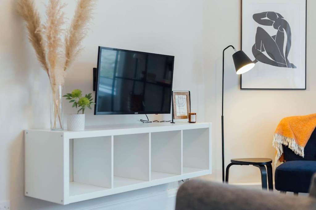 Stylish Stirling Apartment - Free Parking Bagian luar foto