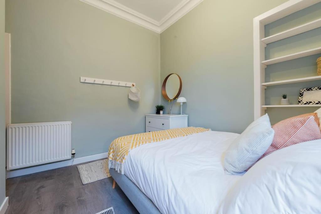 Stylish Stirling Apartment - Free Parking Bagian luar foto