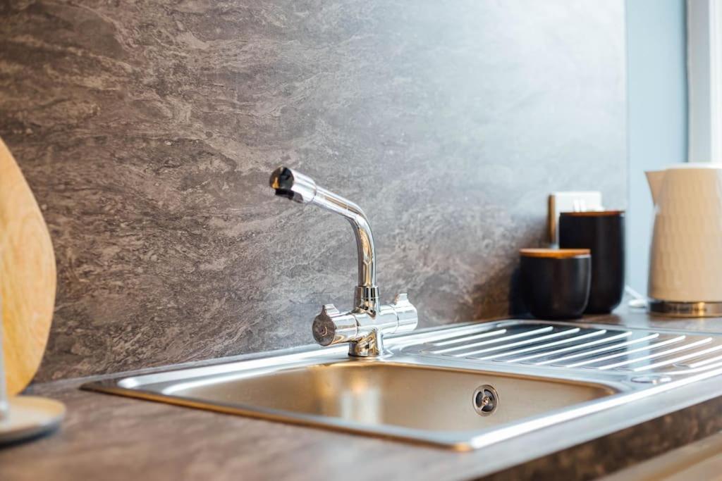 Stylish Stirling Apartment - Free Parking Bagian luar foto